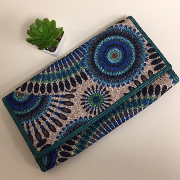 Handbags - Make Offer!! Vintage Clutch!!
